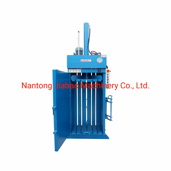 Empacadora vertical de fibra para máquina empacadora pequeña con capacidad de empacado de 4 a 6 pacas/hora